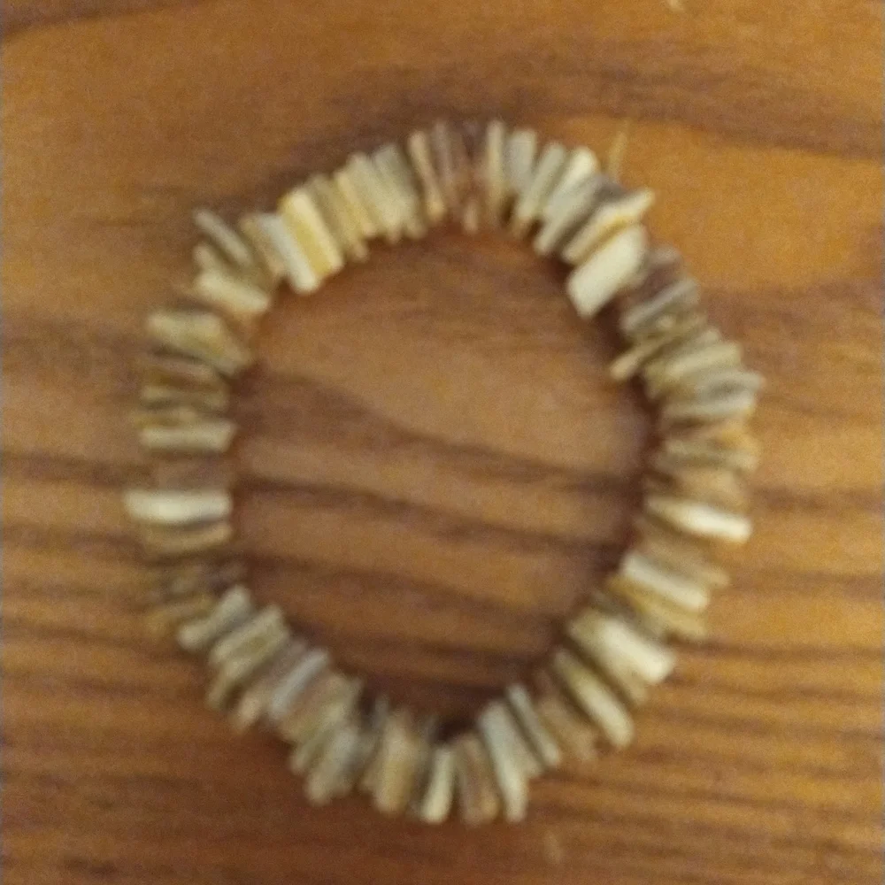 Shell bracelet - Picture 2 of 2